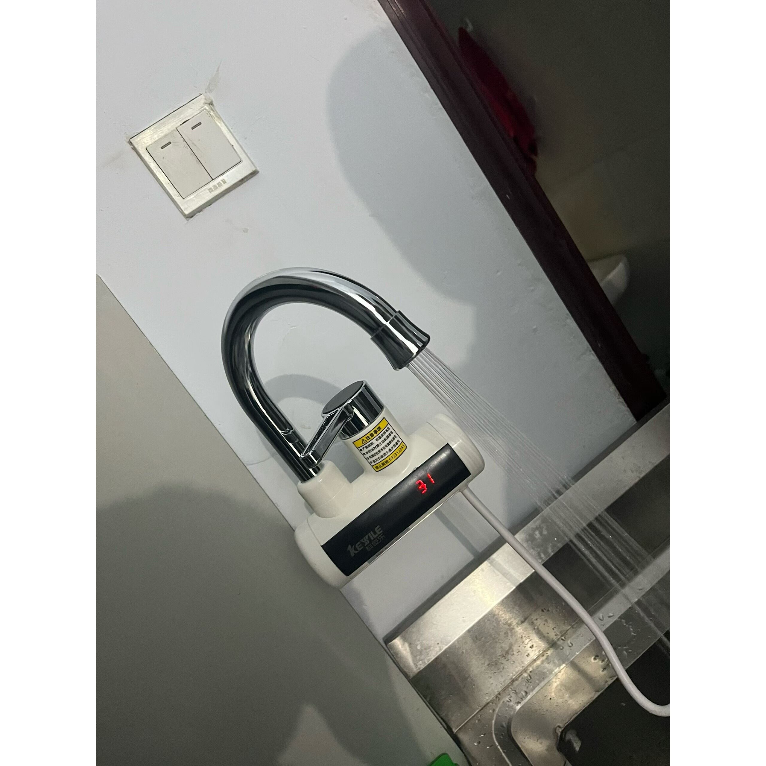 科屹乐电热水龙头侧进水电热水龙子专用电热水龙头明管专用头老房