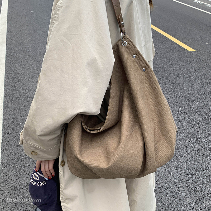 意尔康休闲通勤大容量帆布包包女2026新款轻便百搭斜挎包软面单肩