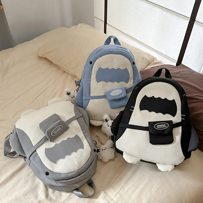 卡通小鲨鱼儿童书包一年级背包