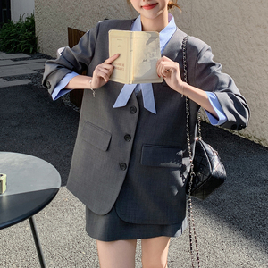 通勤穿搭灰色西服上衣套装女初春秋超火好看高级感外套短裙两件套图片