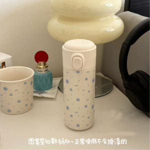 男女同款高颜值2025新款不锈钢保温杯轻巧密封咖啡牛奶水杯