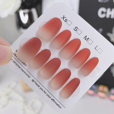 渐变红色磨砂穿戴甲短款椭圆美甲