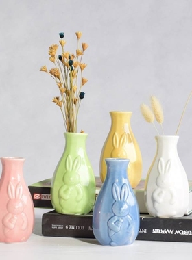 Contracted mini ceramic vases, small pure and fresh and
