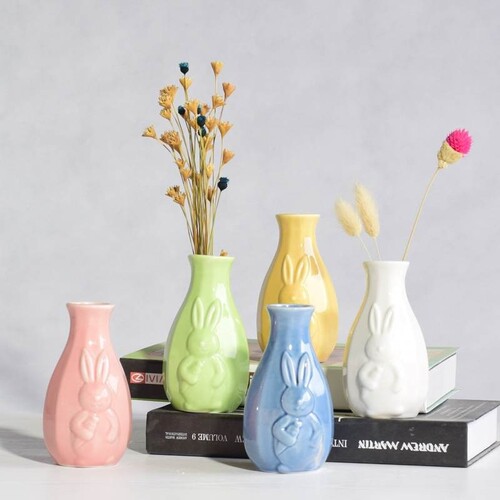 Contracted mini ceramic vases, small pure and fresh and