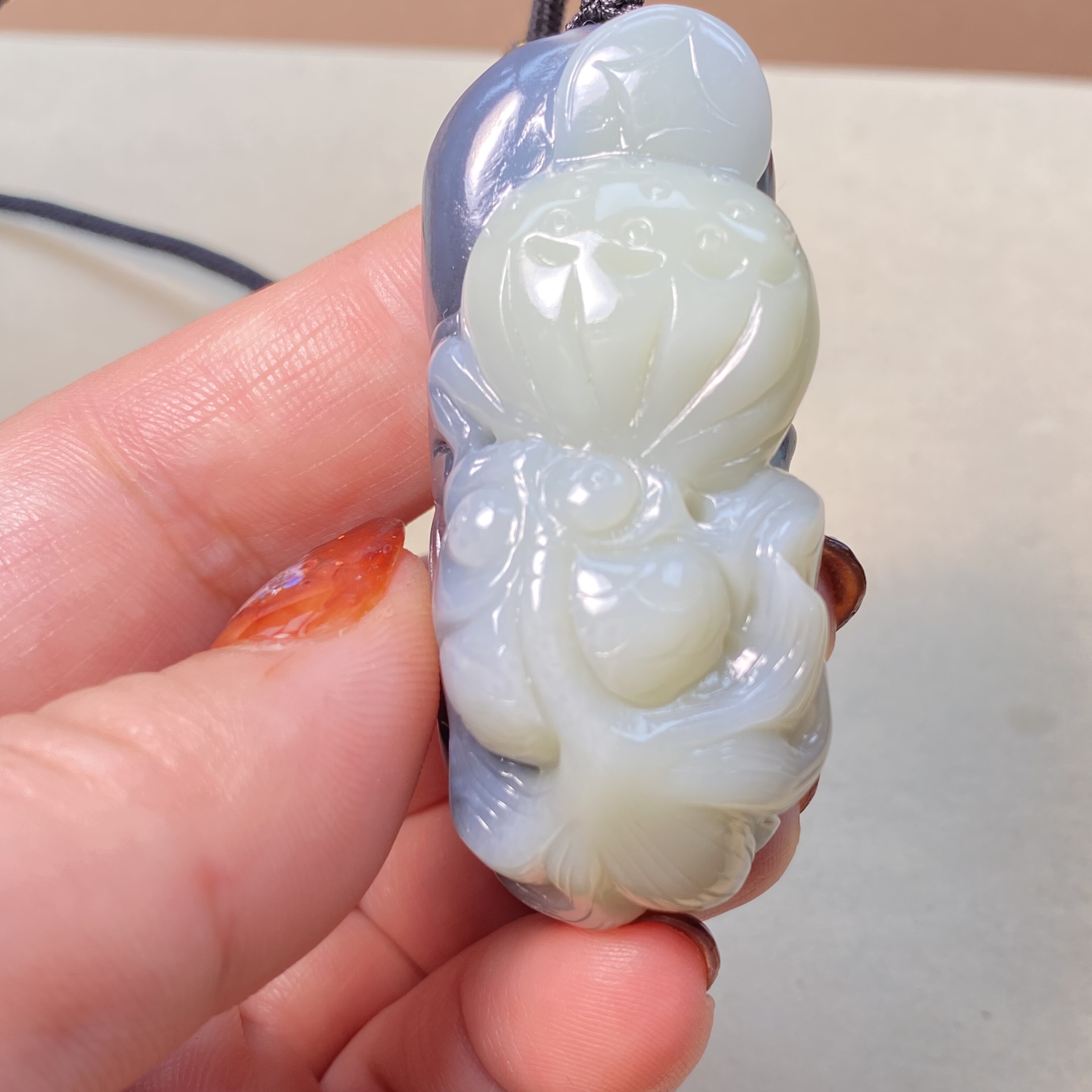 天然色新疆和田玉籽料青花俏色巧雕莲蓬金鱼钱币如意项链吊坠580#