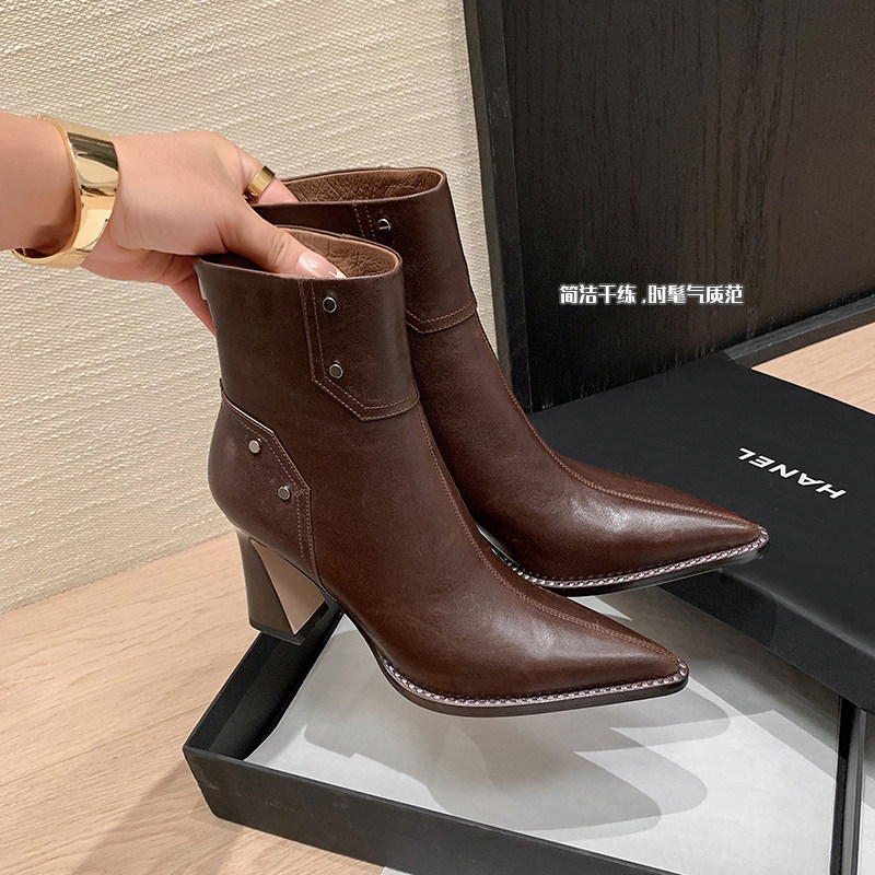 真皮短靴女2025新款秋冬加绒时尚金属尖头马丁靴粗跟高跟靴子女款