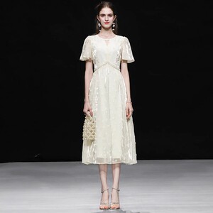 2026夏季新款温柔仙女重工立体花朵度假小众收腰大摆气质连衣裙女