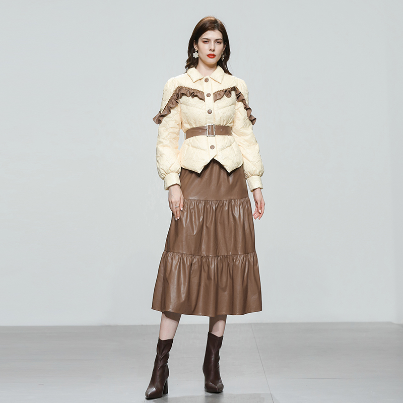 2025年冬季新款时尚气质优雅荷叶杏色短款羽绒服高腰蛋糕裙OL套装