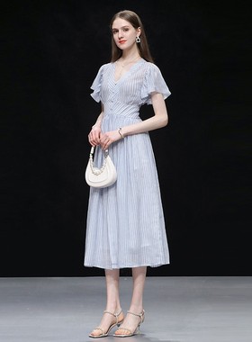 2025夏季新款时尚复古赫本风收腰大摆荷叶袖中长蓝色条纹连衣裙