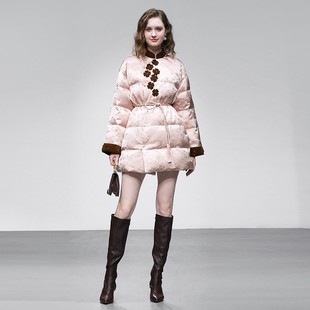 2025年冬季新款气质高领钉珠盘花灯笼袖收腰大摆短款减龄羽绒服