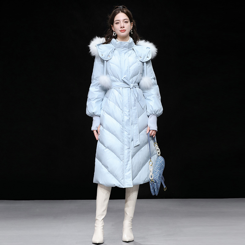 2025冬季时尚可拆帽子狐狸毛装饰灯笼袖中长款蓝色三防羽绒服