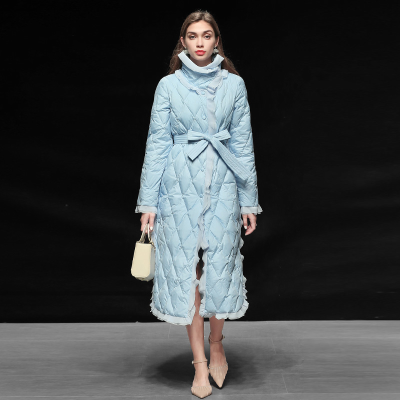 2025冬装新款优雅名媛范淡水蓝羽绒大衣系带长款荷叶羽绒外套女