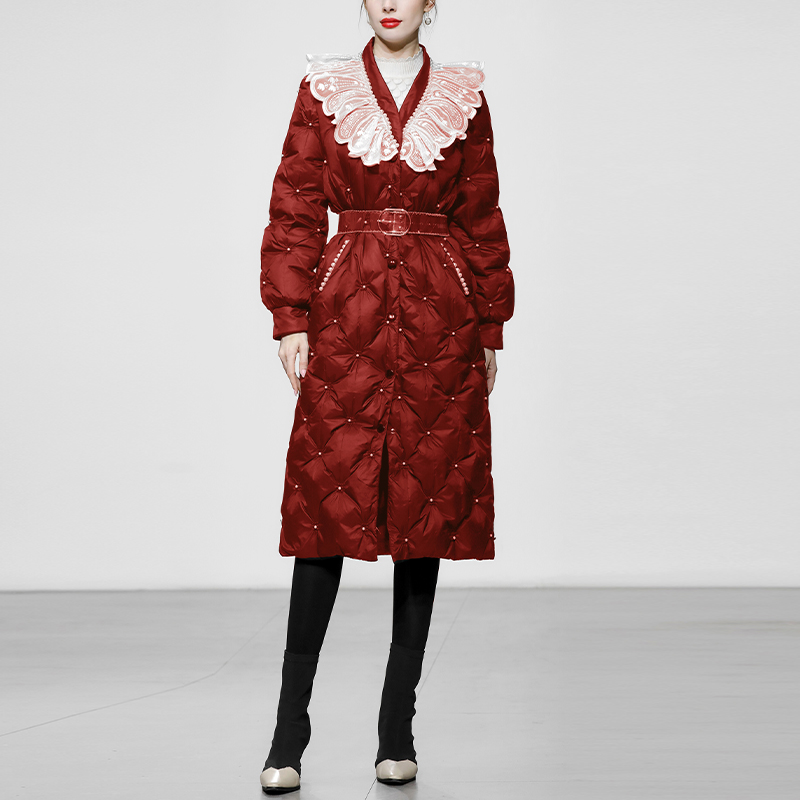 2025冬季新款精致刺绣蕾丝领钉珠直充设计精致中长款红色羽绒服