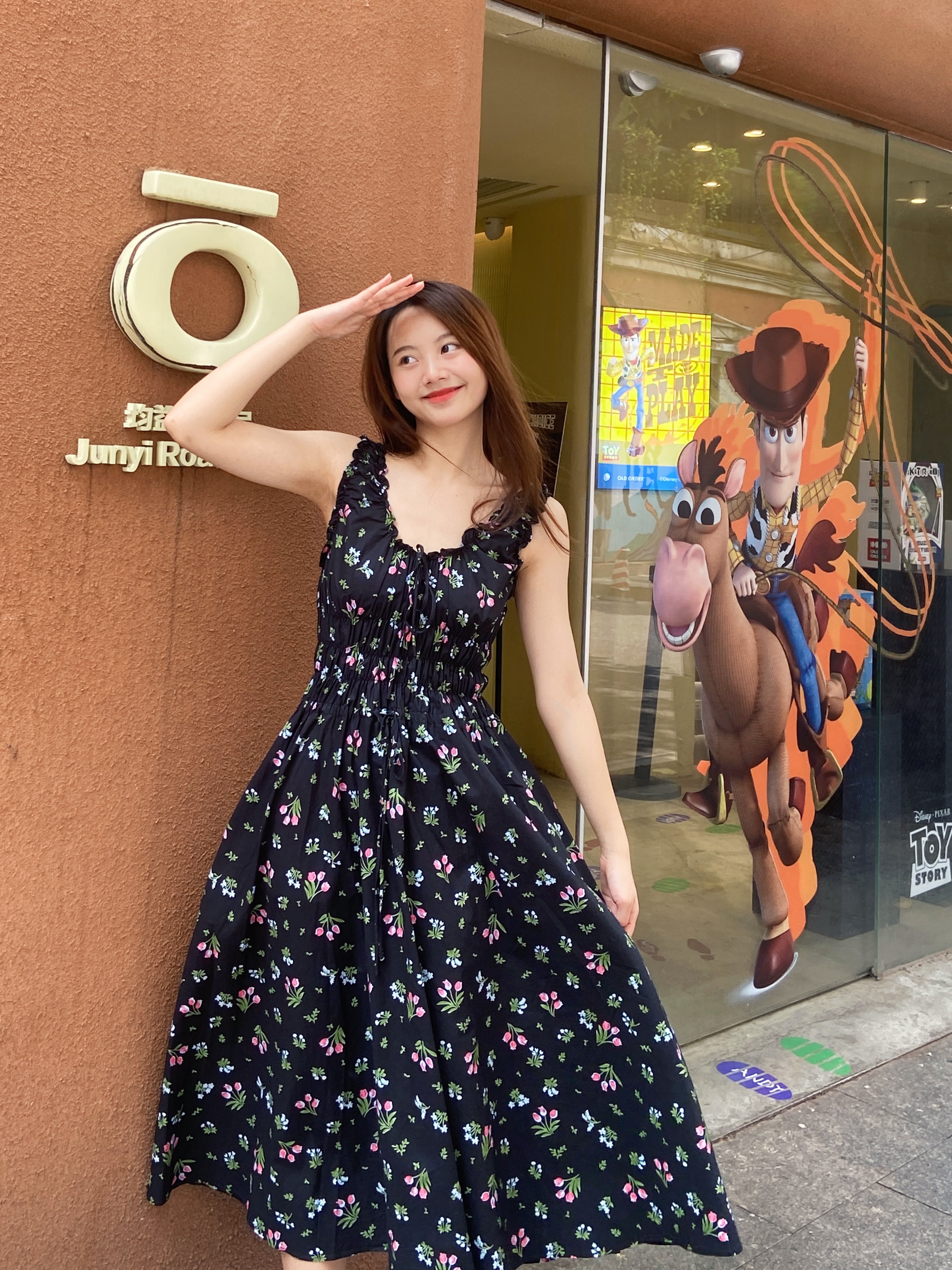 yoomini黑色碎花长款连衣裙v领宽松大裙摆法式露背温柔气质长裙女