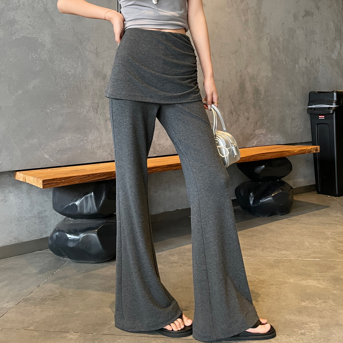 灰色屁帘裤子女2026春夏假两件修身显瘦针织慵懒休闲瑜伽微喇裤
