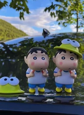 蜡笔小新青蛙帽桌面摆件