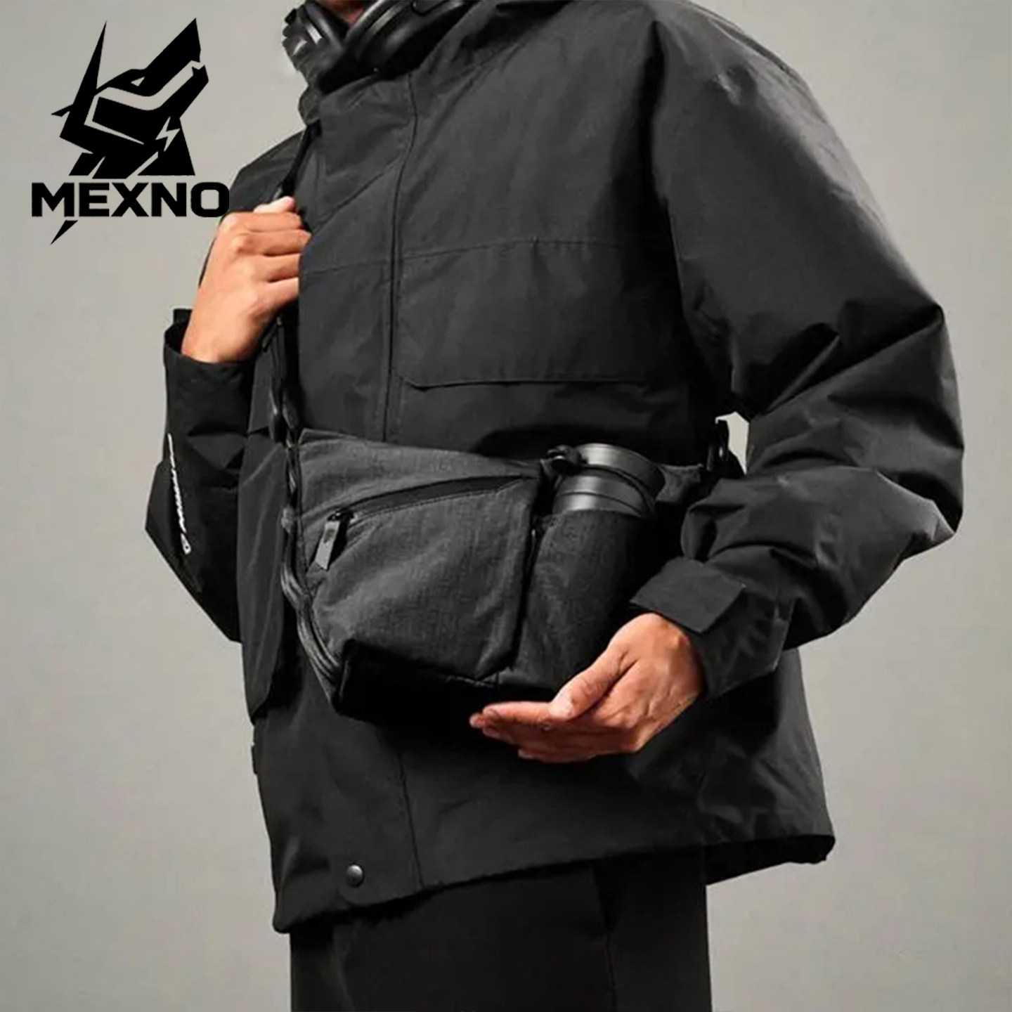 男士机能休闲多功能斜挎包可带水杯小众数码户外通勤旅行单肩包男