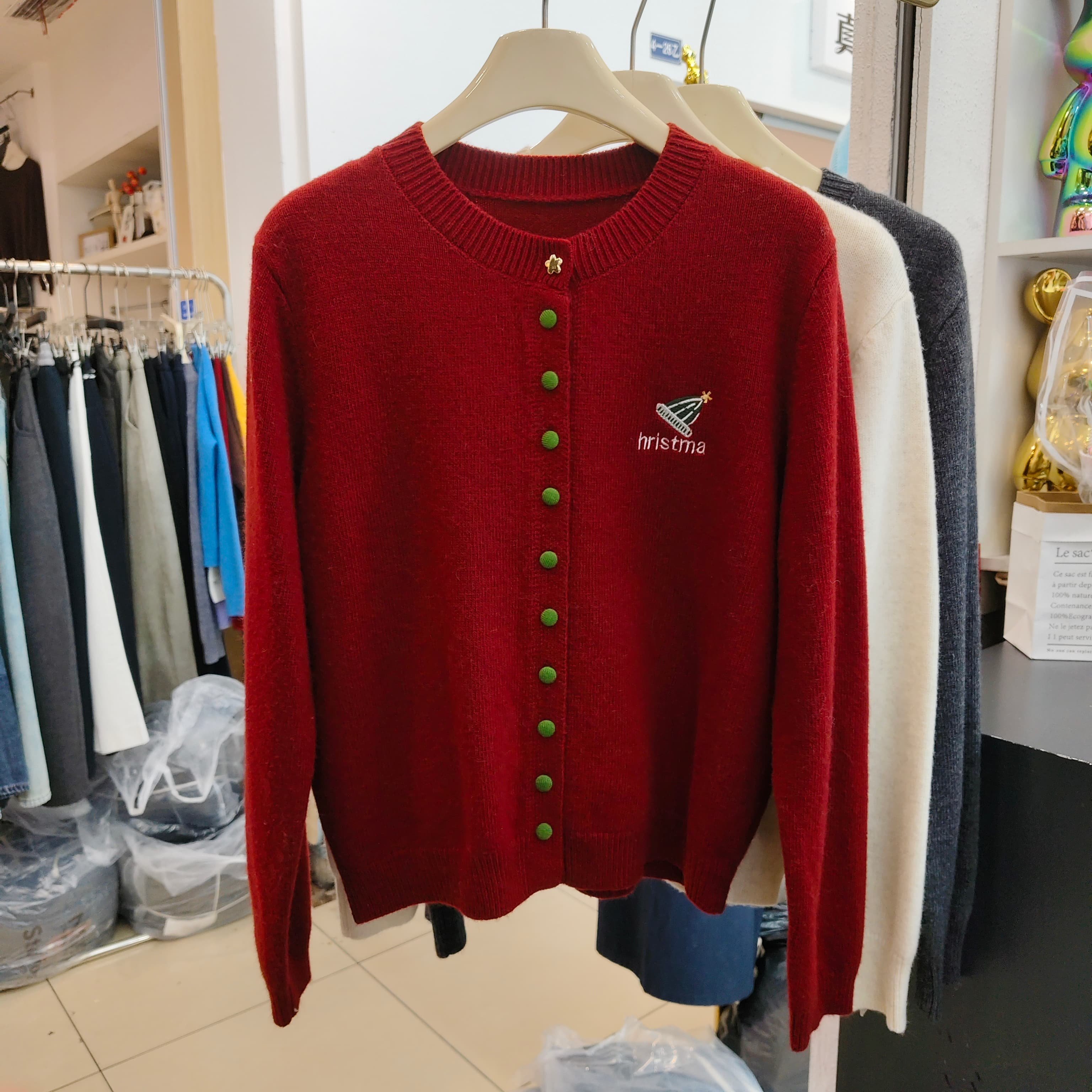 单排扣圆领浣熊绒针织开衫女