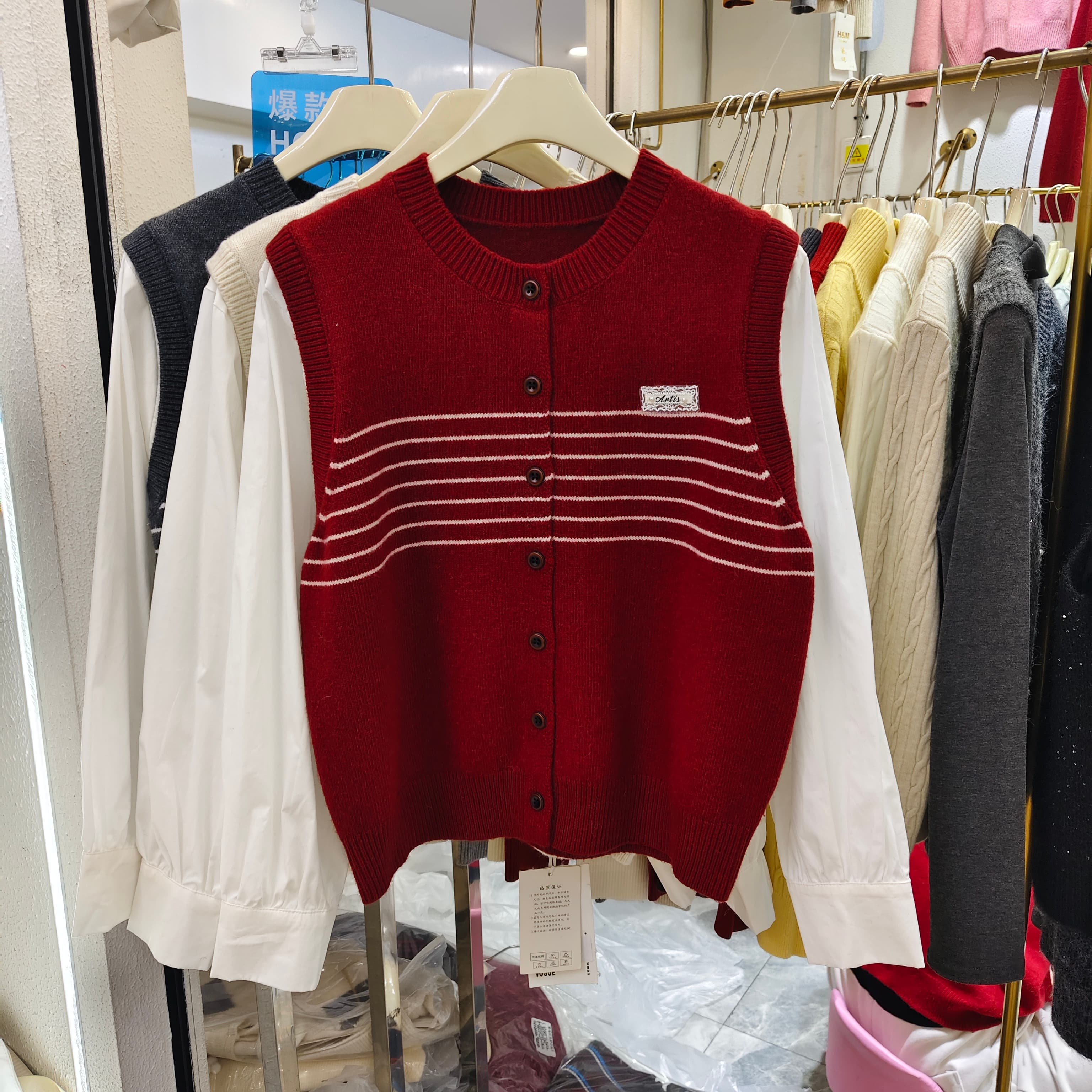 假两件圆领浣熊绒条纹针织开衫女