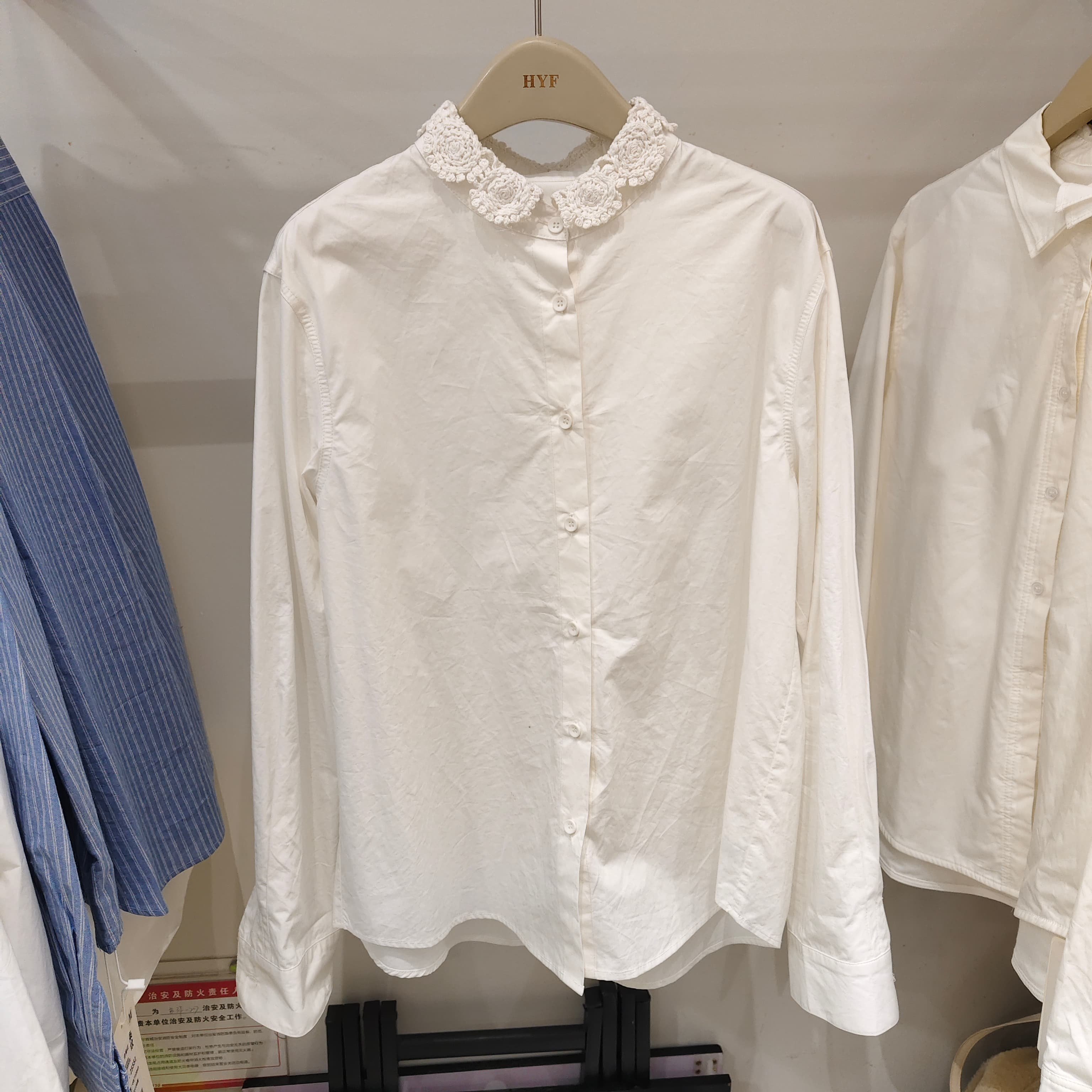 时尚减龄花边翻领长袖衬衫女2026早春新款单排扣休闲简约百搭上衣