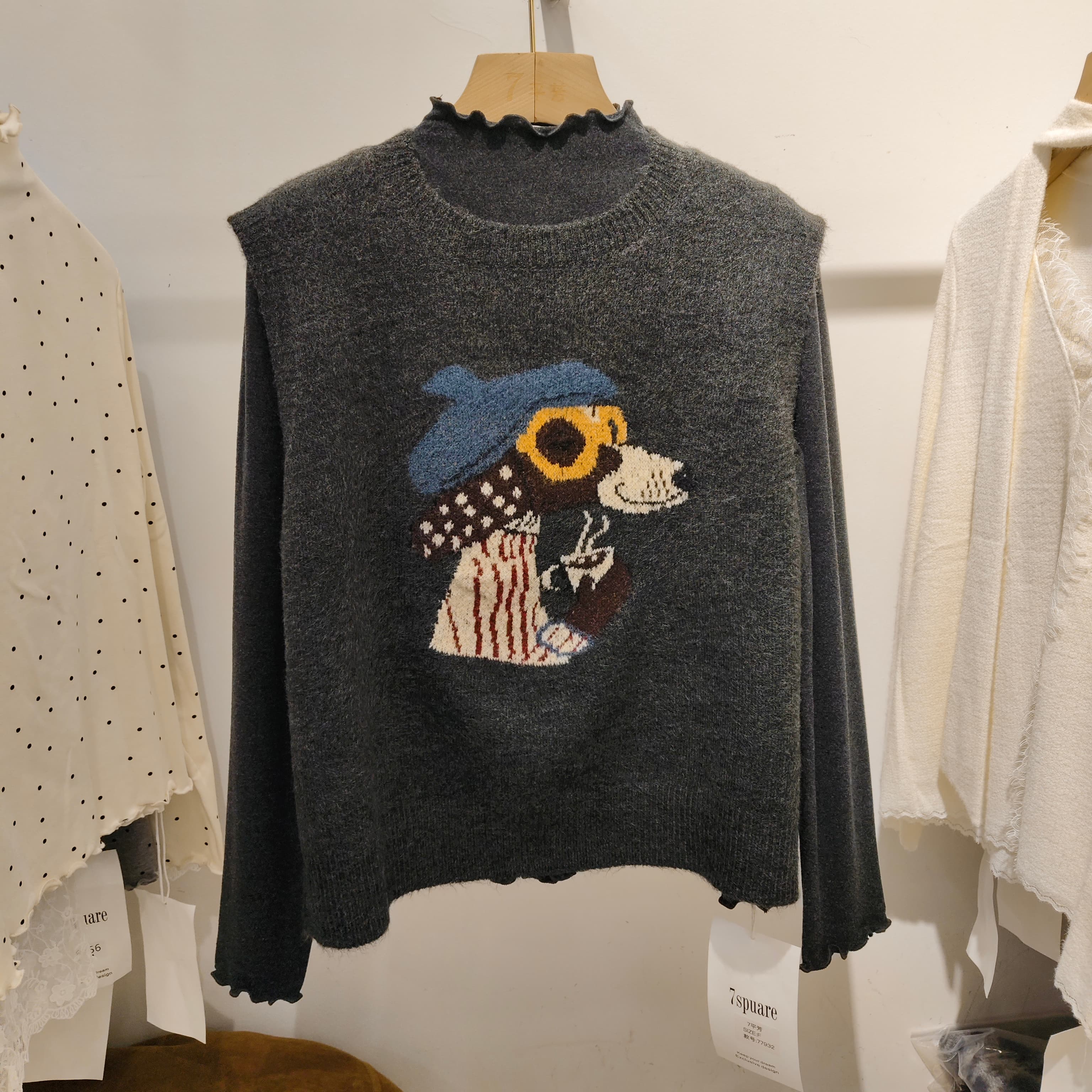 圆领针织背心+半高领长袖T恤女