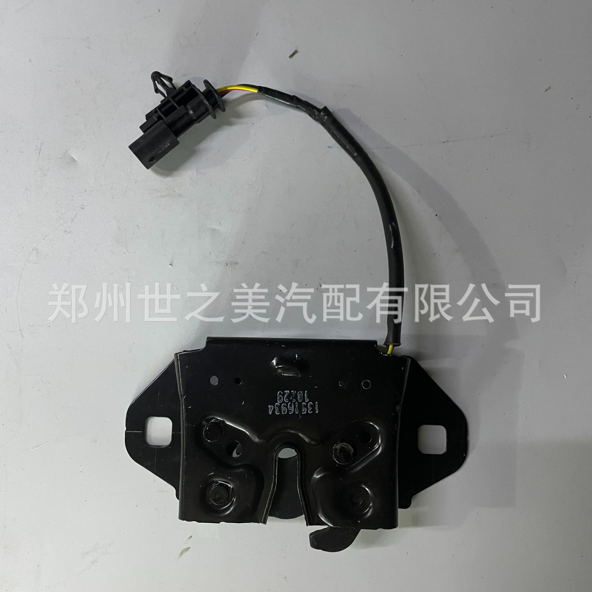 凯迪拉克CT6机盖锁OE号拍