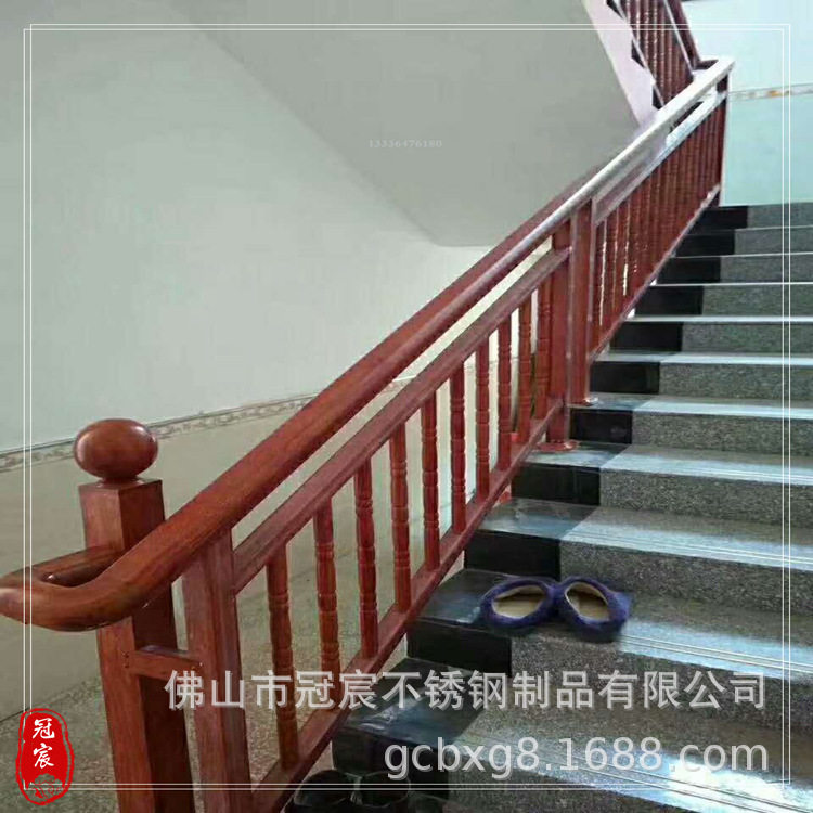 青岛木纹铝窗花格  木纹铝格栅 中餐厅门头木纹不锈钢隔断