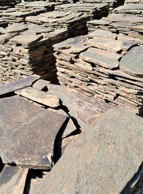 纯天然青石板锈色不规则碎拼铺路石别墅公园广场乱形庭院外墙石材