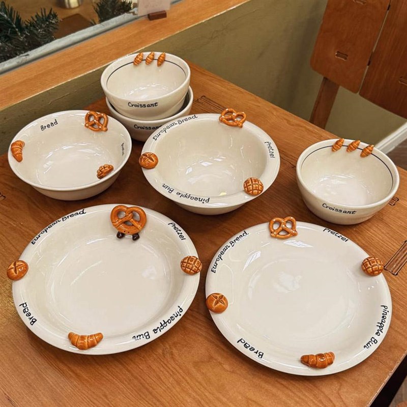 梨太太新款饺子盘高颜值浮雕陶瓷餐具家用米饭碗 好看釉下彩菜盘