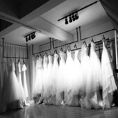 婚纱吊架礼服陈列架子女服装 店铺吊顶悬挂衣架墙上壁挂货架展示架