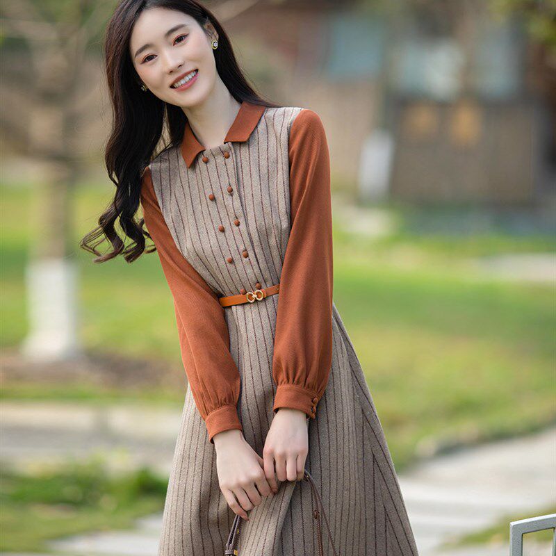 纻衣复古毛呢条纹文艺连衣裙女2024春装新品高端气质假两件中长裙