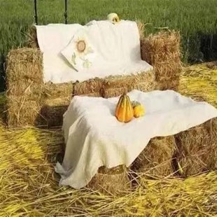 草垛凳子草垛凳子圆形草垛干稻草草垛子麦草垛稻草道具摄影