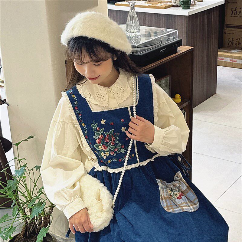 秋冬森系复古蓝色灯芯绒背心裙田园草莓绣花娃娃裙少女叠穿长裙