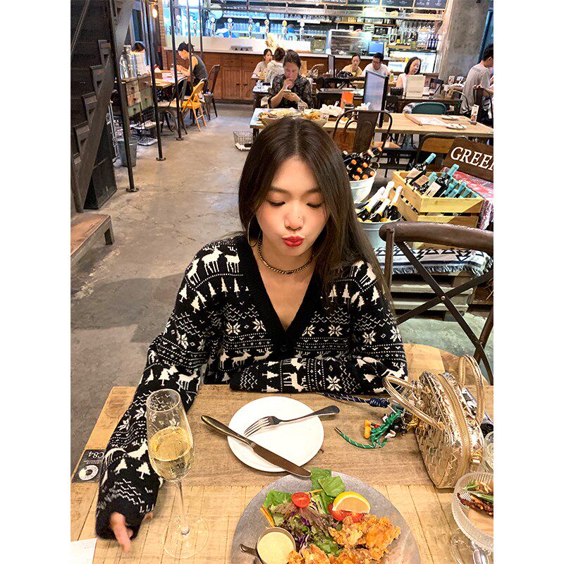 落落狷介一整套入秋穿搭毛衣套装裤女V领长袖上衣+针织短裤两件套