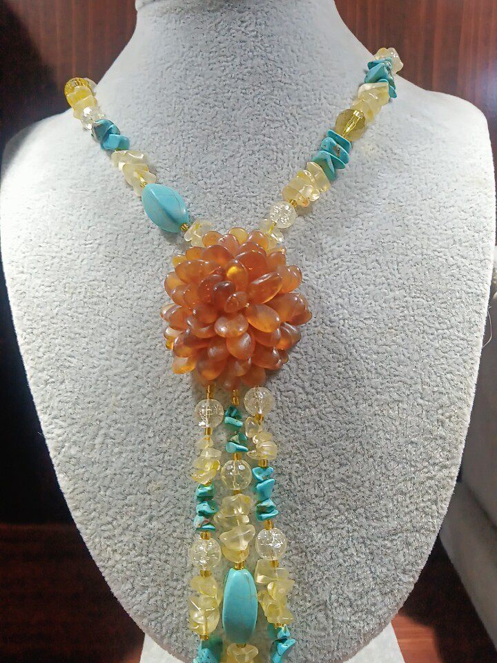 藏松石镶嵌琥珀.花朵尺寸45，项链总长65可调节可做毛衣链极漂亮