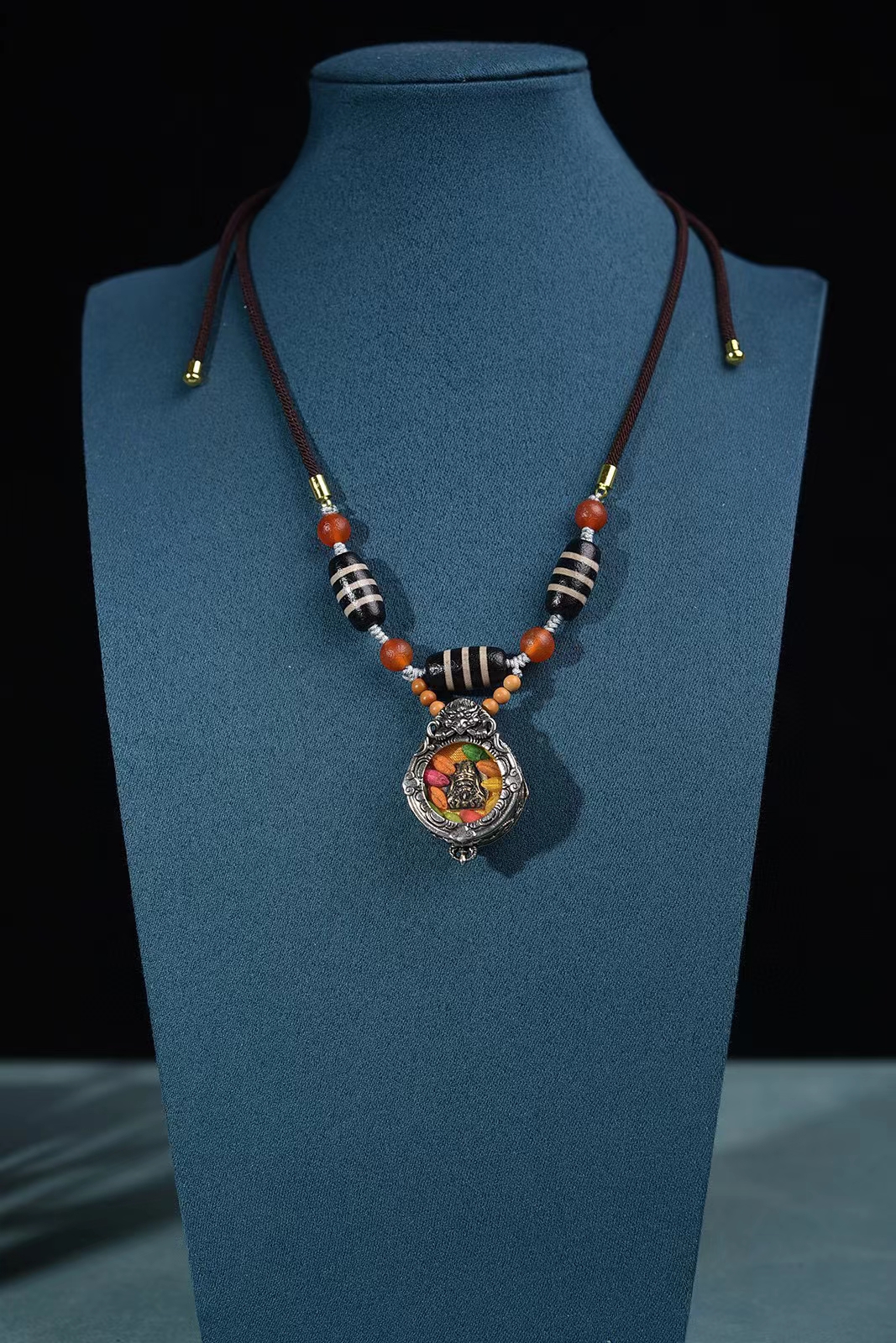 藏式手工绳项链手链嘎乌盒.吊坠尺寸约39×27×10mm总重约31.7克