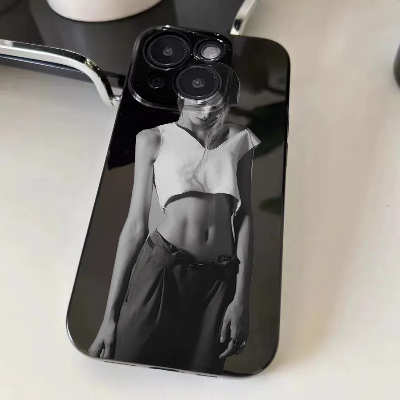 冷淡风欧美女孩适用iQOOZ10TurboZ9Z8Z7Z6手机壳黑色iQOONeo9SPro+87竞速版65SE爱酷iQOO131211s学生U1xU5e