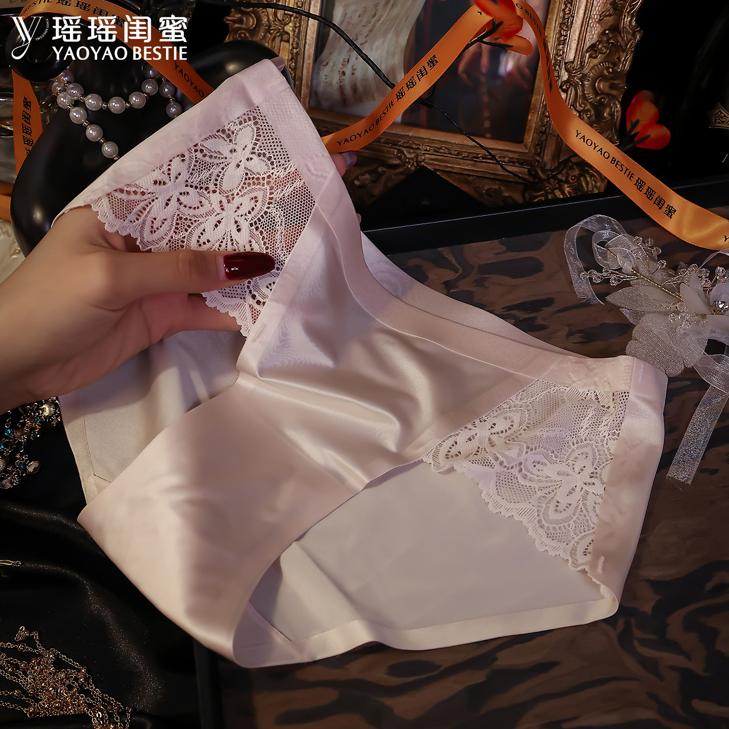 瑶瑶闺蜜纯欲少女粉色缎面内裤女图片