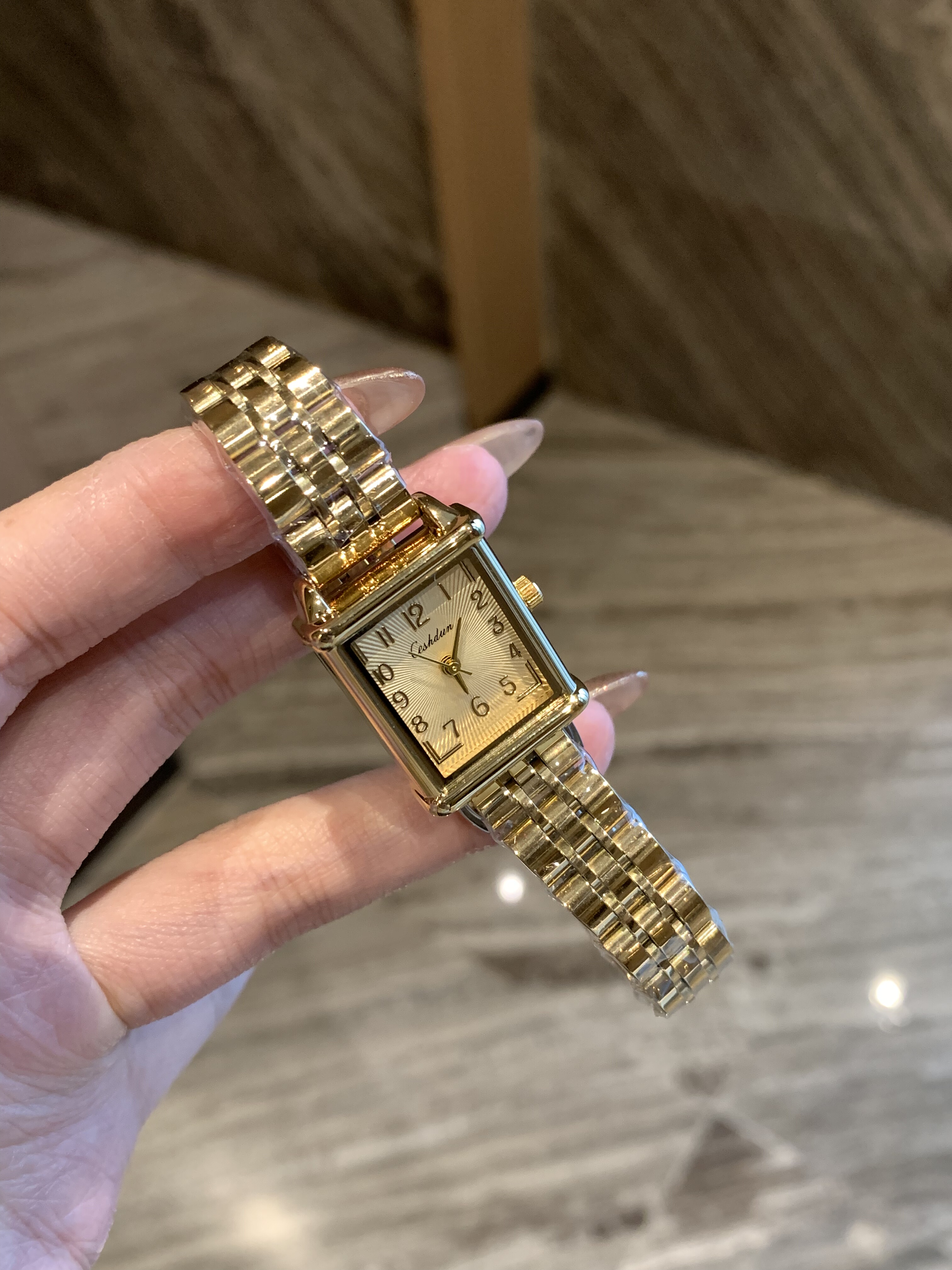 方糖金手表女学生党小众高级感防水石英表高颜值女表跨境外贸女士