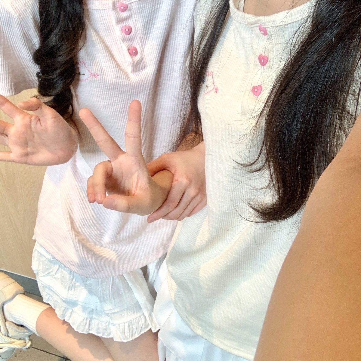原创甜美可爱新款圆领小猫刺绣