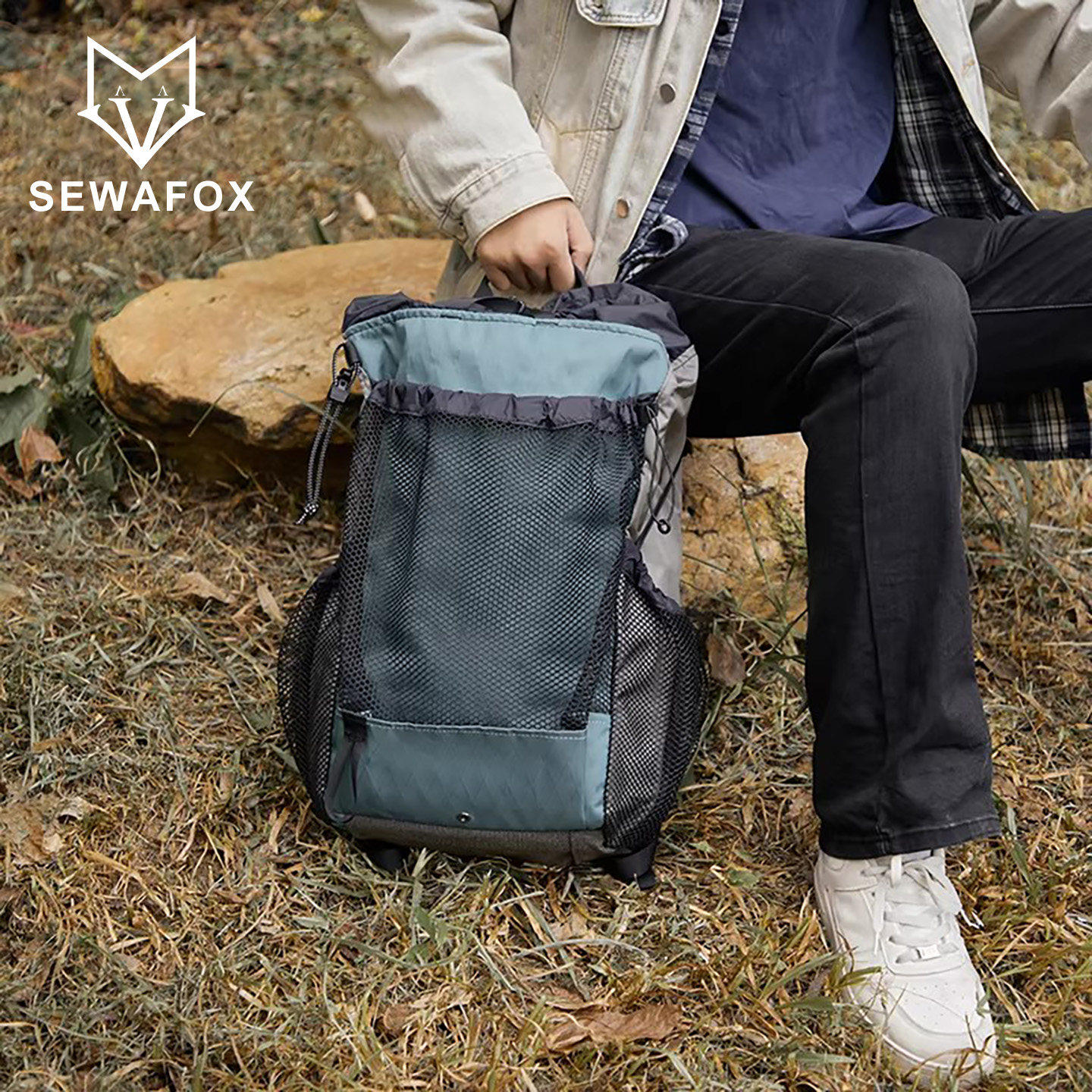 专业户外徒步包25升登山包轻量化大容量运动旅行休闲轻便双肩背包