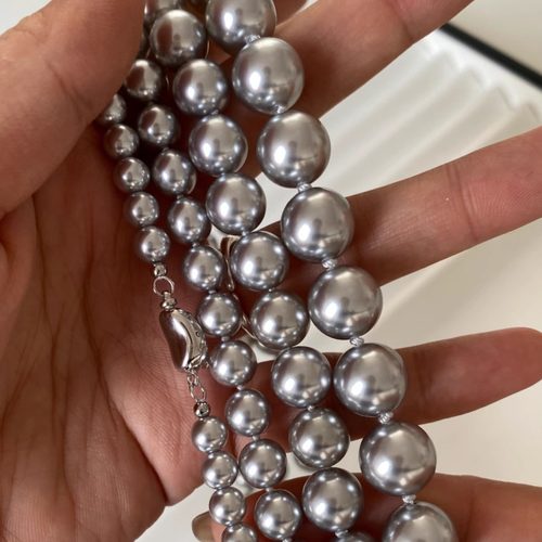 西大班施家真多麻灰色珍珠项链女