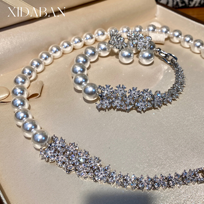 西大班繁花镶满锆钻澳白珍珠项链