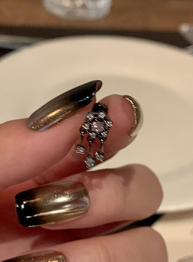 黑色锆石耳钉养耳洞睡觉免摘高级感独特小众钛钢耳骨钉女耳蜗钉