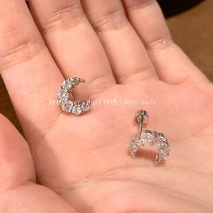 满钻月亮耳骨钉小众独特耳饰高级感轻奢冷淡风医用钛钢拧扣耳钉