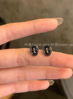黑色十字架耳骨钉女医用钛钢养耳洞耳钉精致小巧甜酷辣妹盾牌耳饰