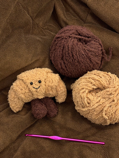 手工编织毛线钩针自制Jellycat牛角包挂件钥匙扣diy材料包送朋友