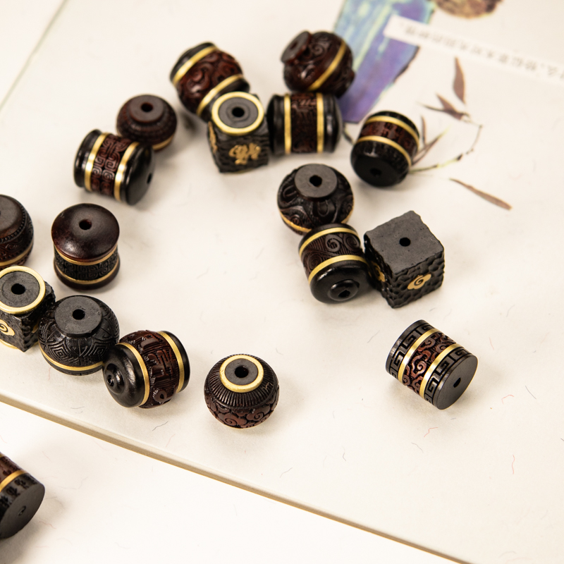 檀木镂空雕刻镶嵌黄铜隔珠