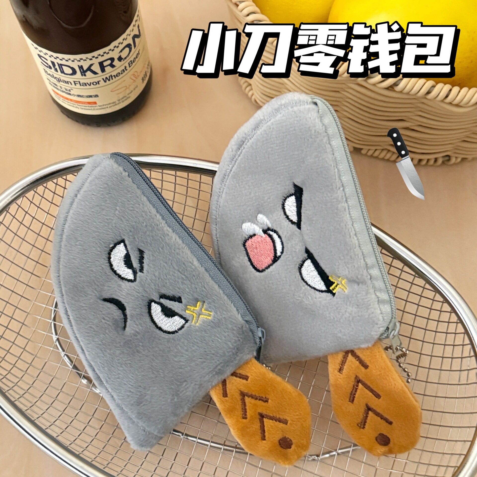 特价创意搞怪仿真挂件耳机公仔零