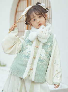 十三余童装[糯米兔兔]国风白色百搭冬季保暖毛绒可爱兔兔围脖童装